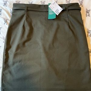 H & M green skirt